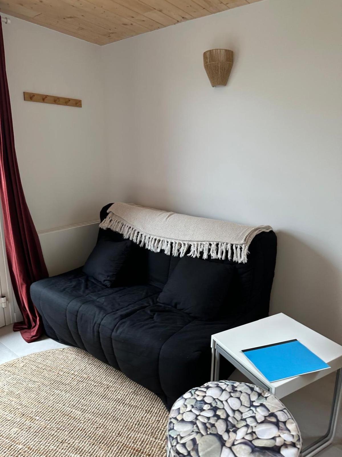Gites De La Baie D'Honfleur Cricqueboeuf Room photo